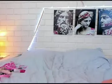 LeahReel – webcam model profile photo Image 6