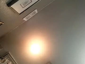 EmmaLevis – webcam model profile photo Image 3