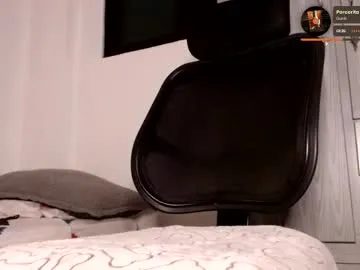 dovia – webcam model profile photo Image 17