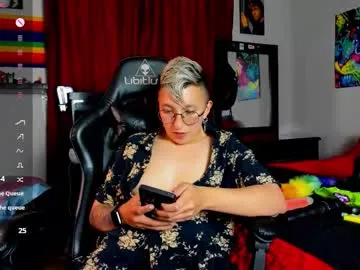 dovia – webcam model profile photo Image 4