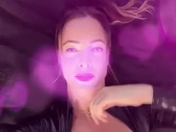 reem_12 – webcam model profile photo Image 7