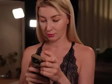 tvycas7 – webcam model profile photo Image 3