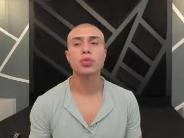 HellenSuric – webcam model profile photo Image 3