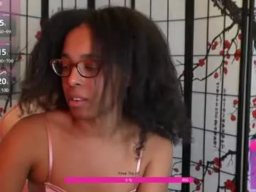 lolaa_darling – webcam model profile photo Image 7