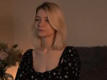 tvycas7 – webcam model profile photo Image 3