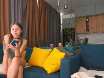 emilywarren296 – webcam model profile photo Image 9