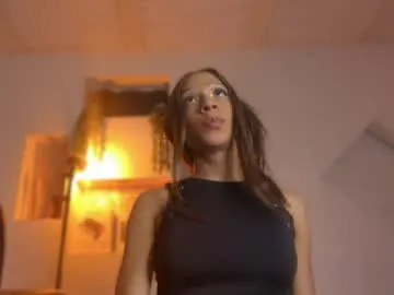 mae_nathan – webcam model profile photo Image 14