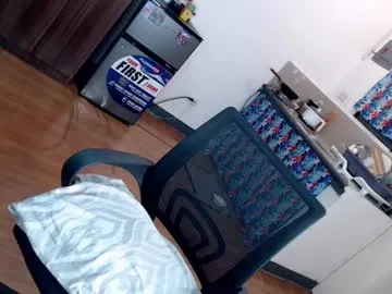 naisharousell – webcam model profile photo Image 3