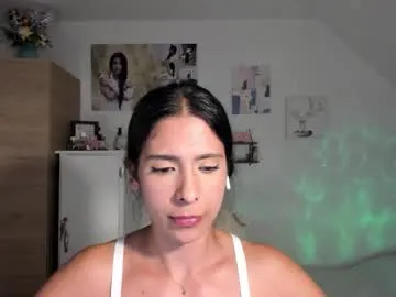 EllaDeLuna – webcam model profile photo Image 3