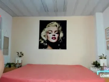 Yasmina – webcam model profile photo Image 15