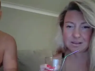 BellaLeen – webcam model profile photo Image 12