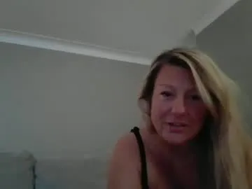 BellaLeen – webcam model profile photo Image 2