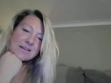 BellaLeen – webcam model profile photo Image 6