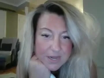 BellaLeen – webcam model profile photo Image 8