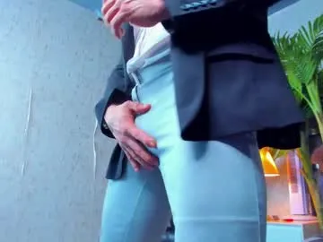 SarithaBroun – webcam model profile photo Image 2