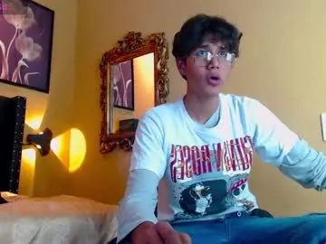 MickeySean – webcam model profile photo Image 8