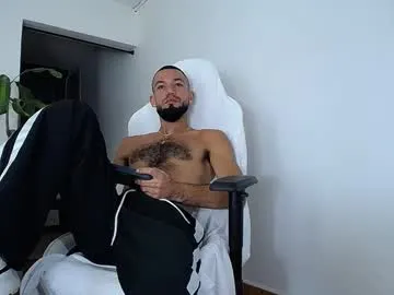 plusvibe – webcam model profile photo Image 17