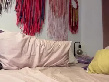 MilaDelays – webcam model profile photo Image 19