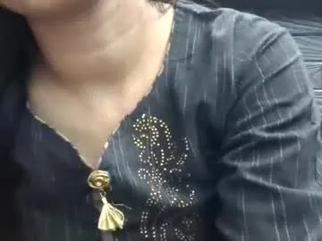 AdelLonsford – webcam model profile photo Image 4