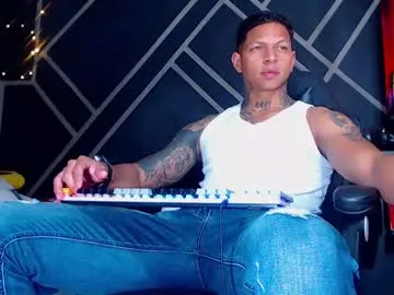 Raisa – webcam model profile photo Image 3