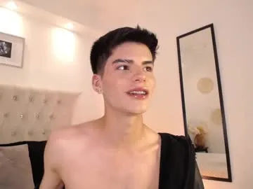 Skyller – webcam model profile photo Image 2