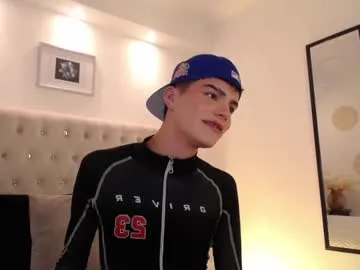 Skyller – webcam model profile photo Image 3