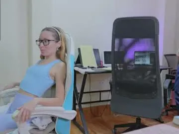 MayaHiper – webcam model profile photo Image 11