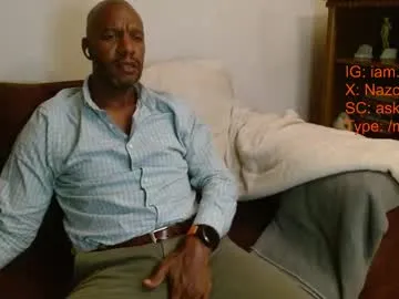 Carine – webcam model profile photo Image 4