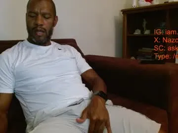 Carine – webcam model profile photo Image 6