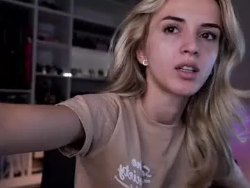 lolaa_darling – webcam model profile photo Image 3