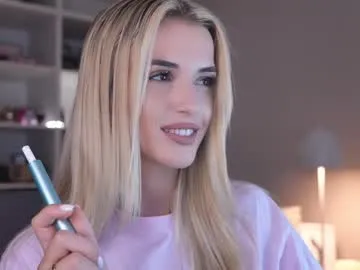 lolaa_darling – webcam model profile photo Image 4