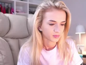 lolaa_darling – webcam model profile photo Image 5