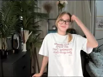 LoreneMoore – webcam model profile photo Image 2