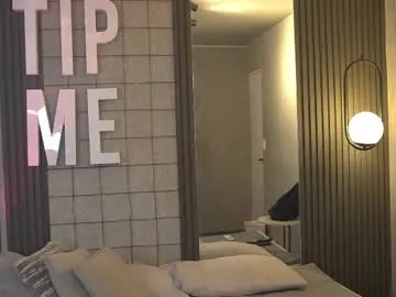 iamsomeone1234 – webcam model profile photo Image 17