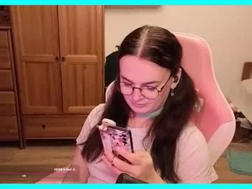 poisonflowers – webcam model profile photo Image 3