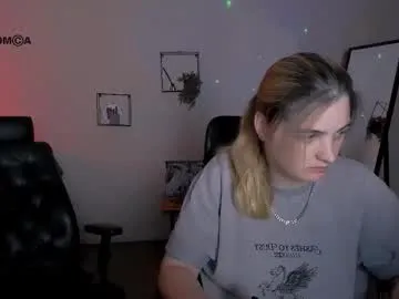 mae_nathan – webcam model profile photo Image 10