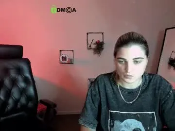 mae_nathan – webcam model profile photo Image 2