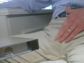 iamsomeone1234 – webcam model profile photo Image 4