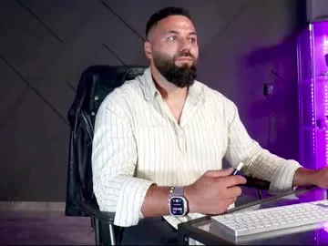 emilywarren296 – webcam model profile photo Image 4