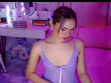 MartinaLeen – webcam model profile photo Image 14