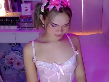 MartinaLeen – webcam model profile photo Image 5