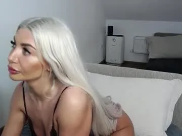 lolaa_darling – webcam model profile photo Image 2