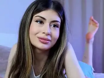 BellaLeen – webcam model profile photo Image 2