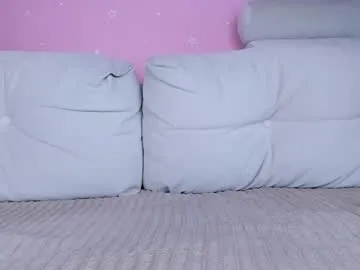 Adeline – webcam model profile photo Image 14