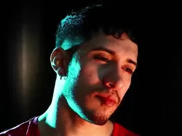 Claire – webcam model profile photo Image 8