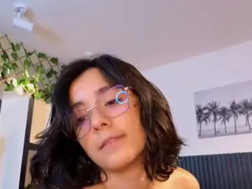 Gia – webcam model profile photo Image 5