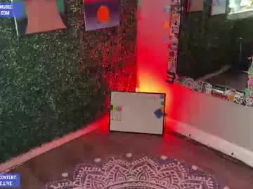 EmiliaWalker – webcam model profile photo Image 14