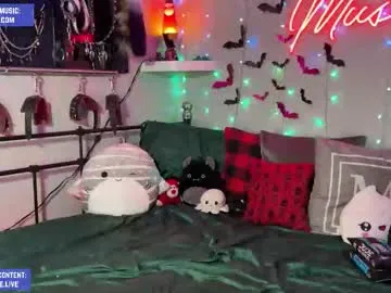 EmiliaWalker – webcam model profile photo Image 6