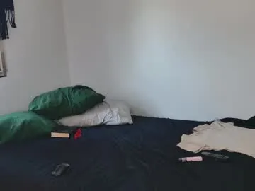 CarolineCouls – webcam model profile photo Image 6