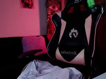 emilywarren296 – webcam model profile photo Image 11